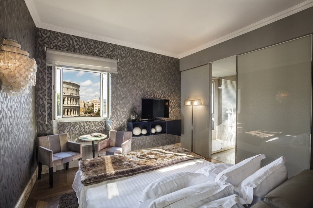 Double Room (Master, Colosseum View)