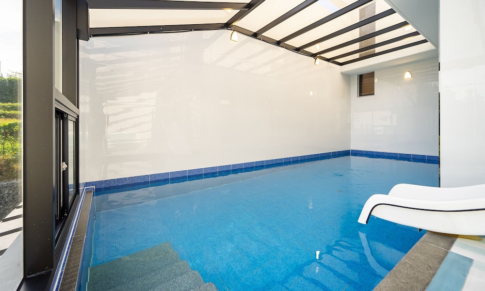 A04 Pool Villa