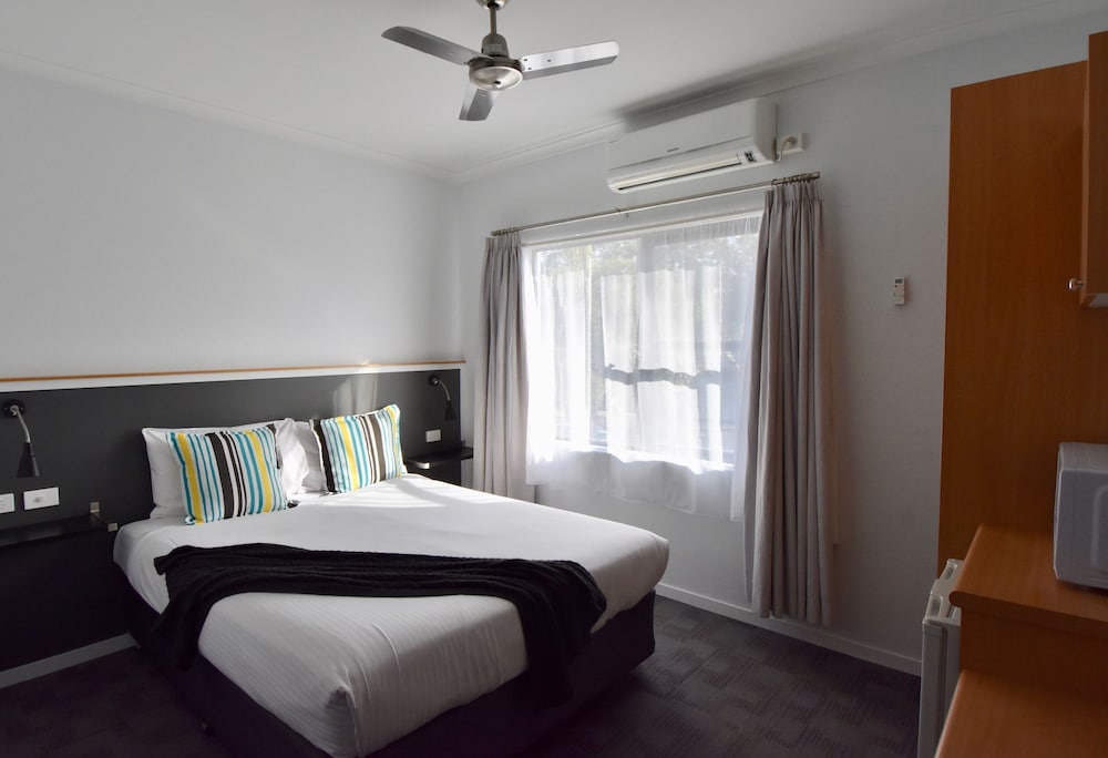 Motel Room photo 2