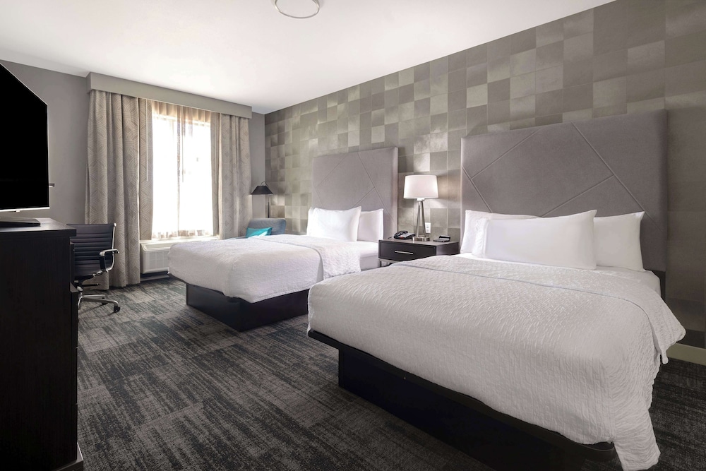Suite, 2 Queen Beds, Accessible, Bathtub - Photo 2