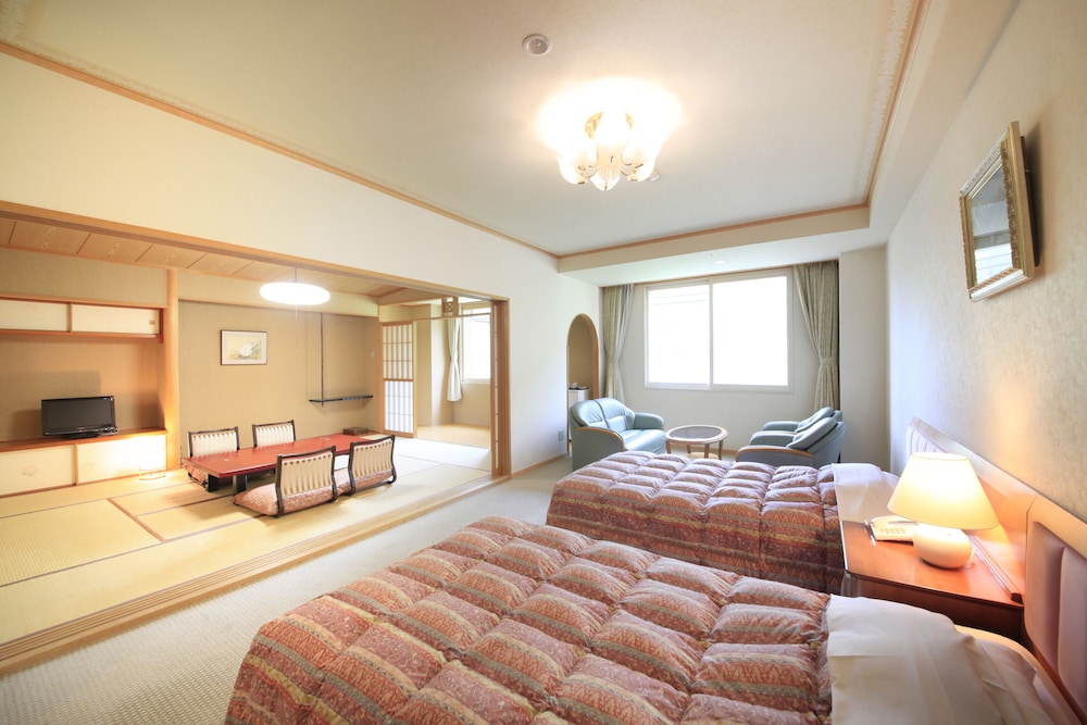 Deluxe Japanese-Western Style Room photo 3