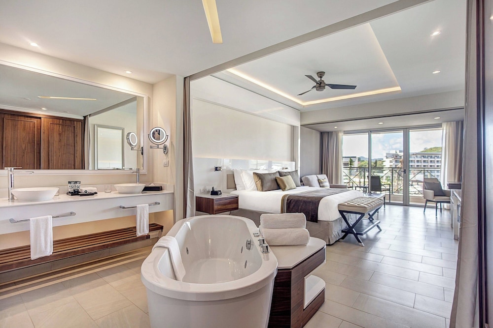 Luxury Junior Suite Ocean View - Photo 4