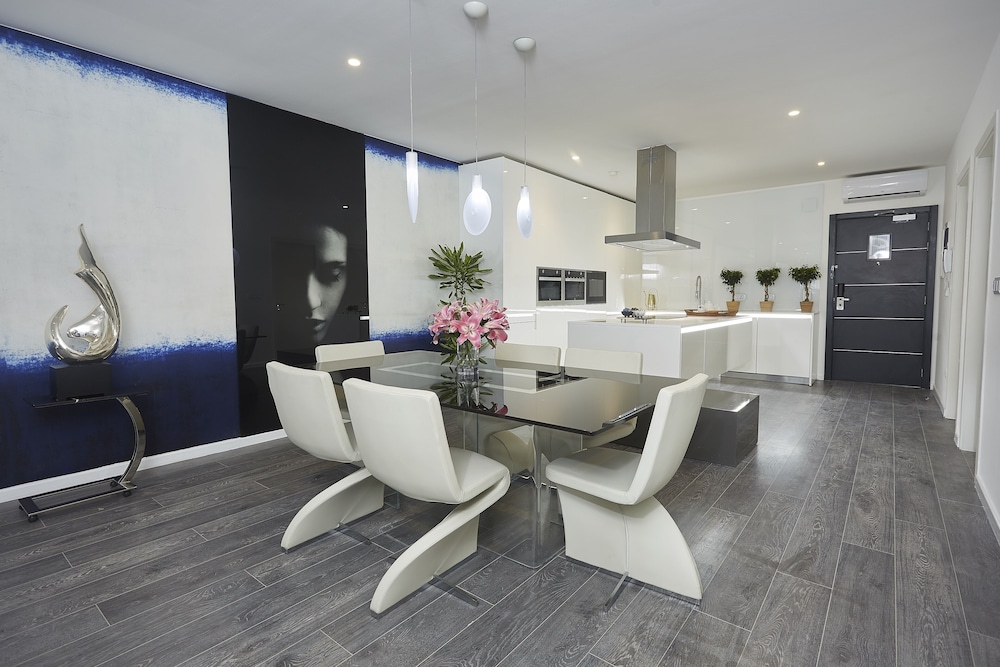 King Suite - Photo 2