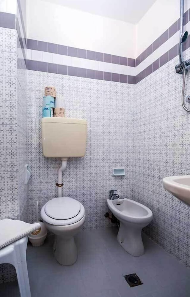 Double or Twin Room - Photo 4