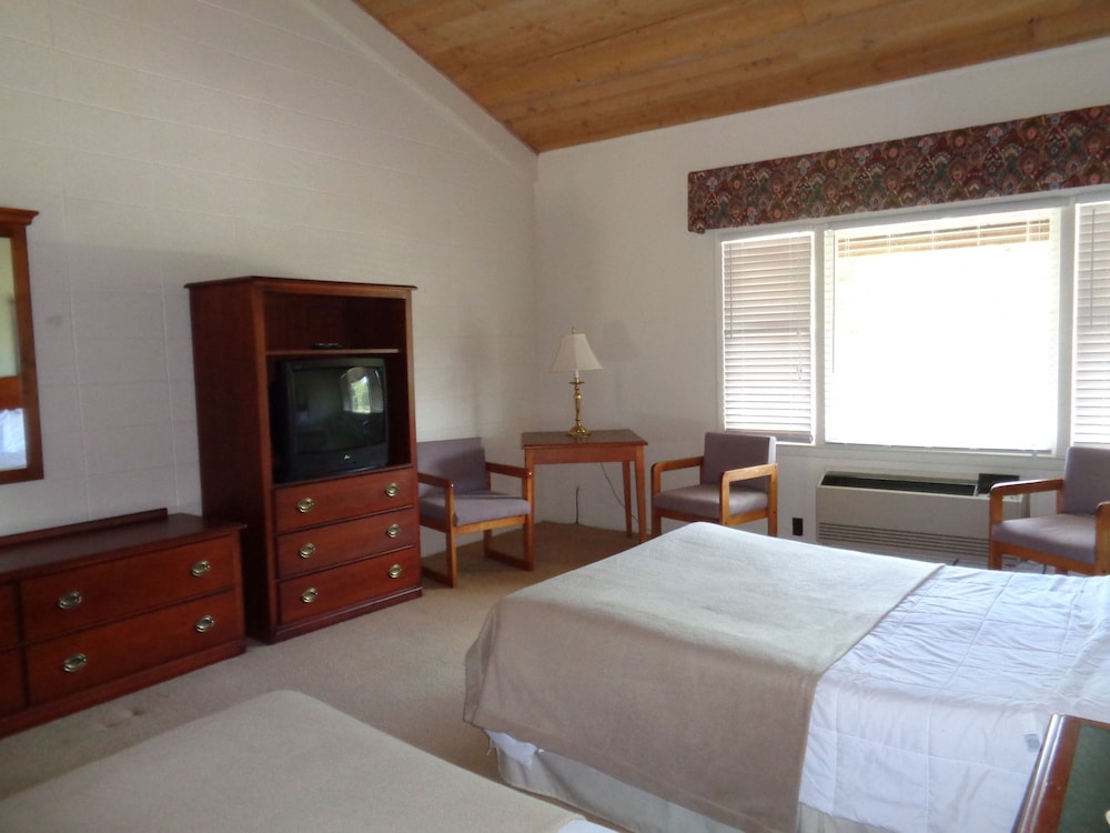 Standard Room, 2 Double Beds photo 3