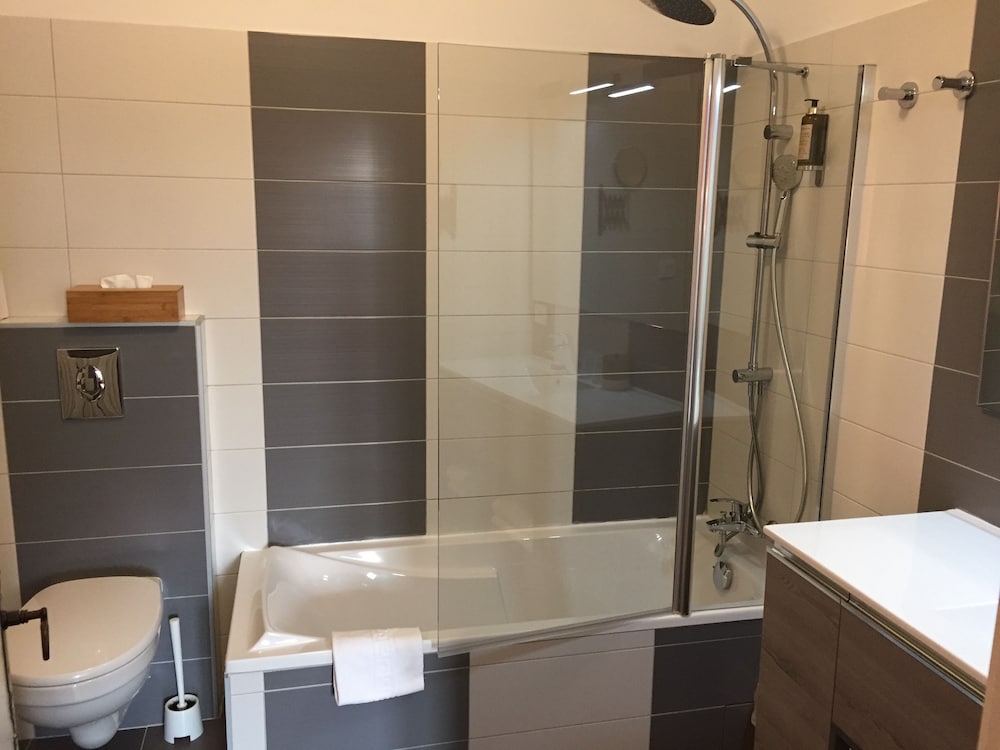 Superior Twin Room, Private Bathroom - Photo 6
