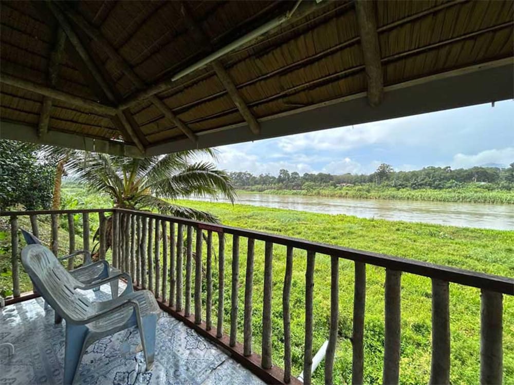 Exclusive Cabin, 1 Queen Bed, Shared Bathroom, River View photo 3
