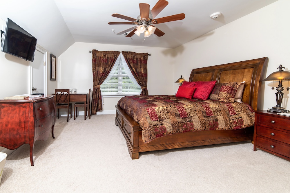 Redwood City Room photo 1