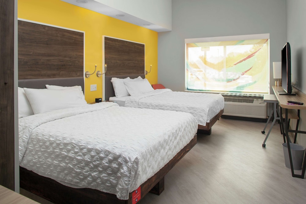 Room, 2 Queen Beds, Accessible, Bathtub (Hearing)