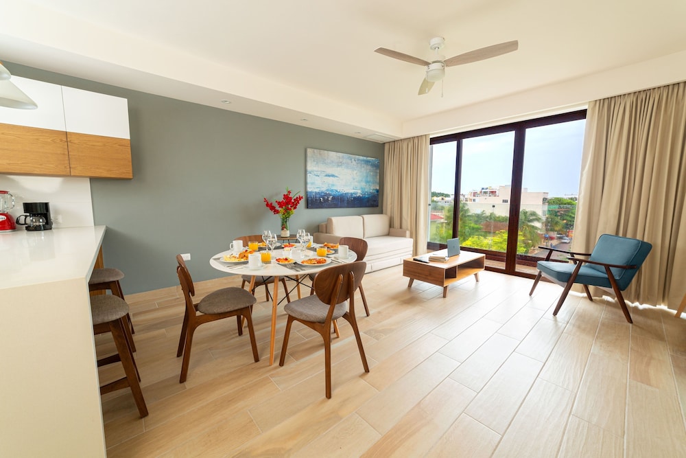 Master Suite Balcony - Photo 8