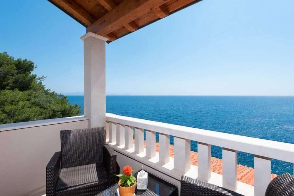 Villa, Beachfront photo 3