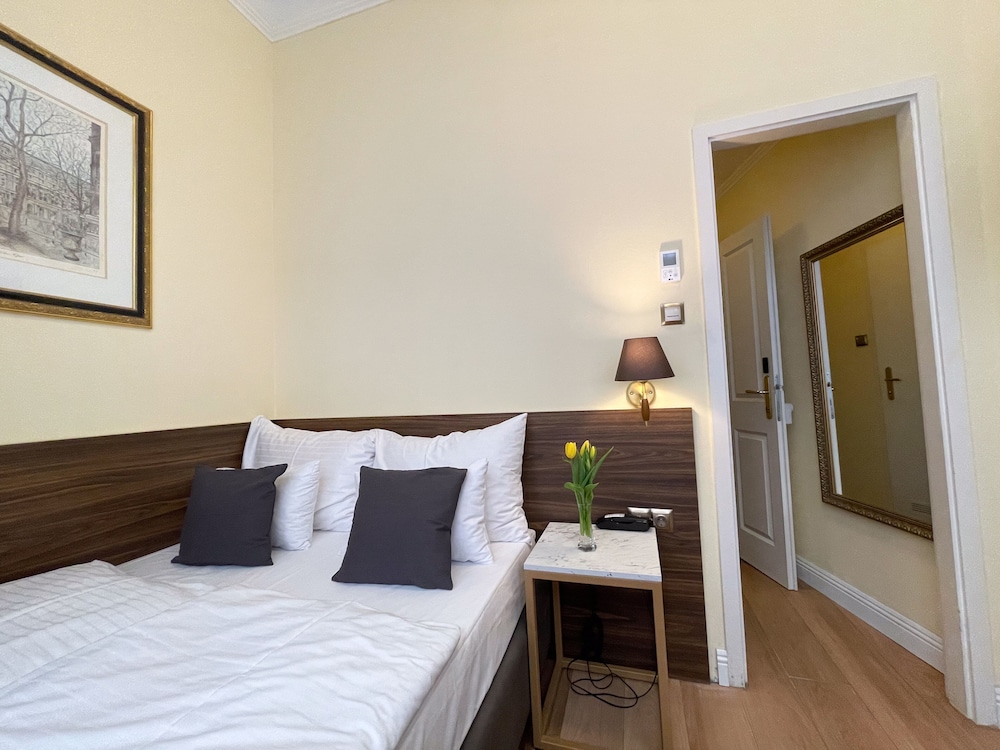 Double Room (small)