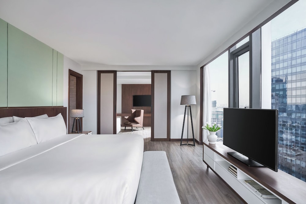 1-Bedroom City View Flat with Living Room photo 3