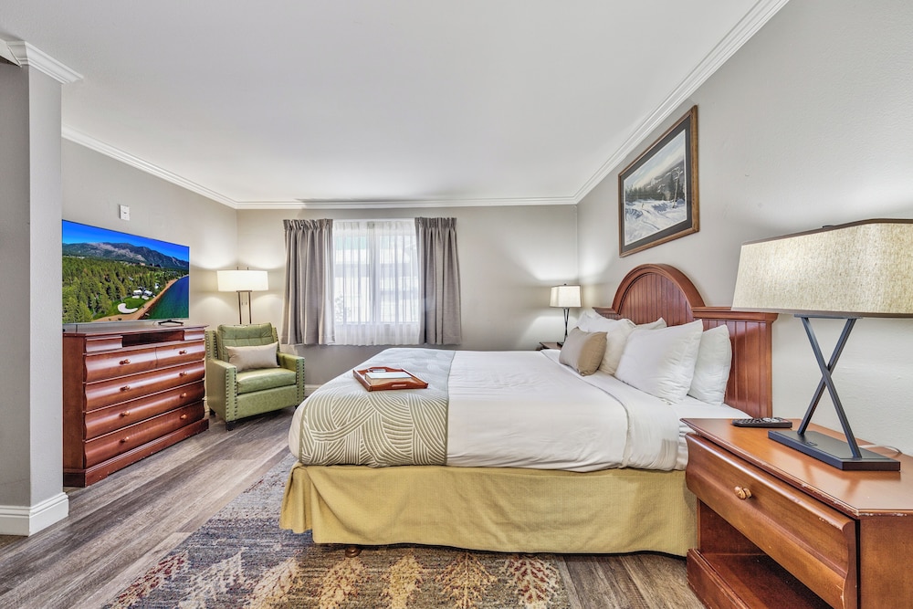 Deluxe Suite, 1 Bedroom, Poolside - Photo 3