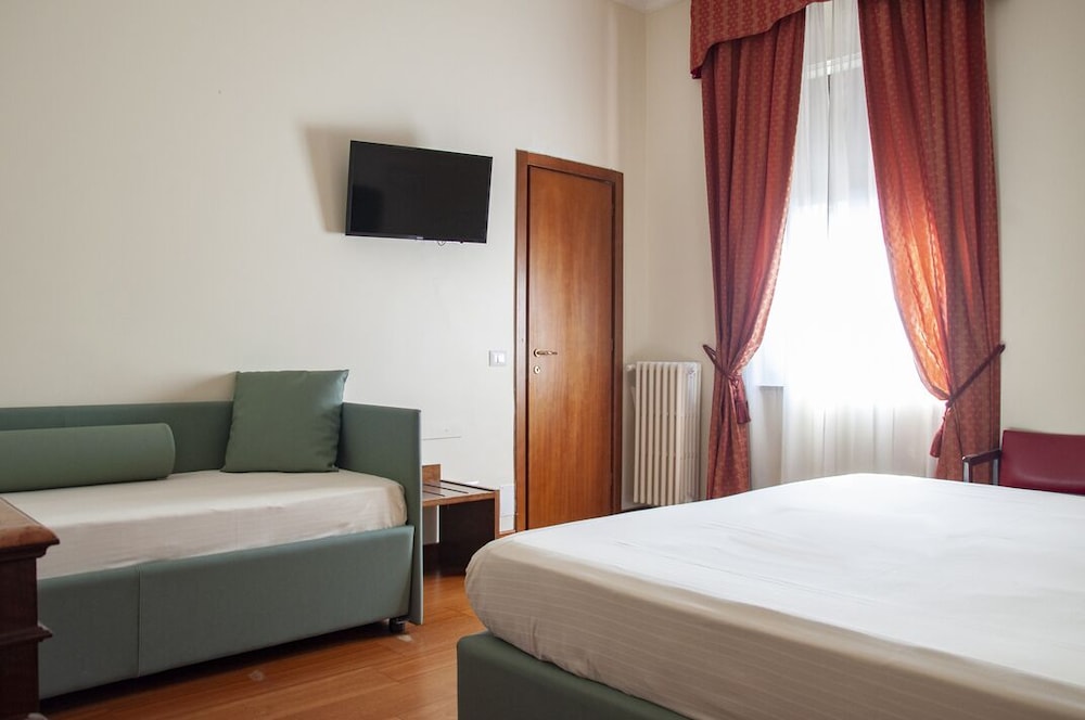 Classic Double or Twin Room, Non Smoking, Ensuite (Con divano letto)