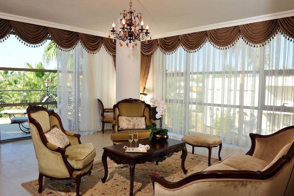 Suite, Sea View
