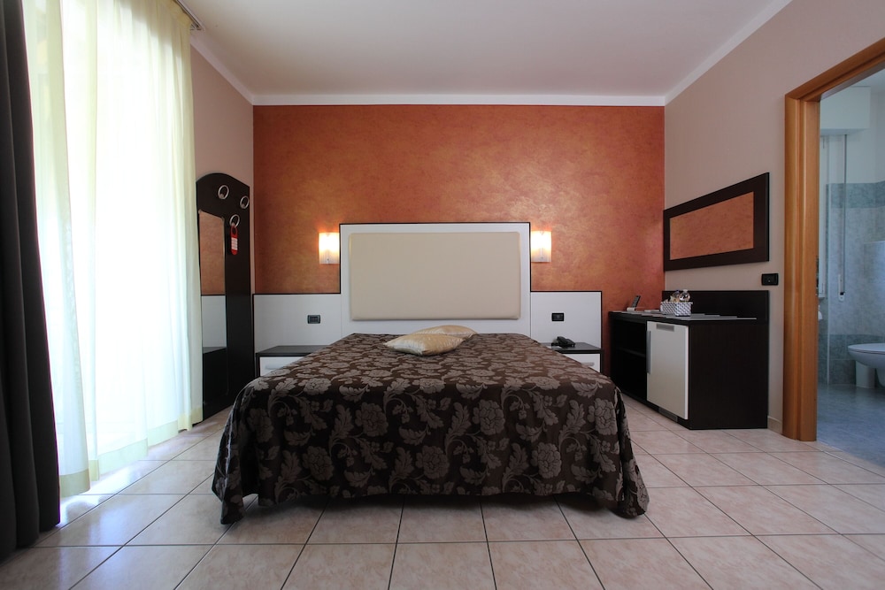 Standard Double Room, Balcony, Lake View