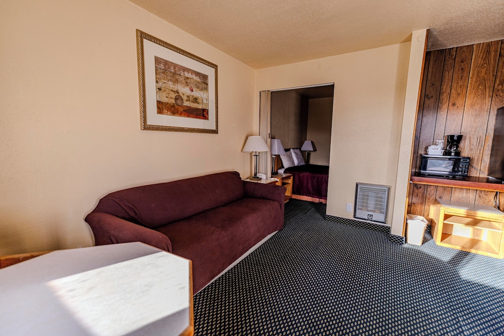 Standard Room, 1 Queen Bed photo 3