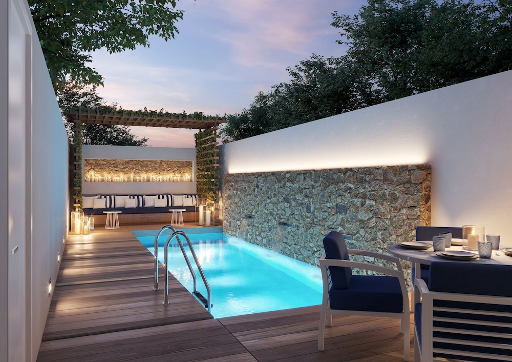 Three Bedroom Royal Villa with Private Pool and Hot Tub - Photo 10