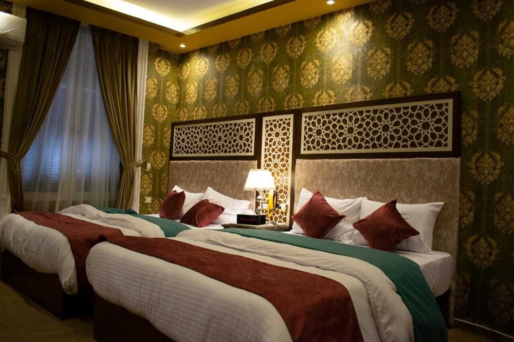 Deluxe Quadruple Room, City View