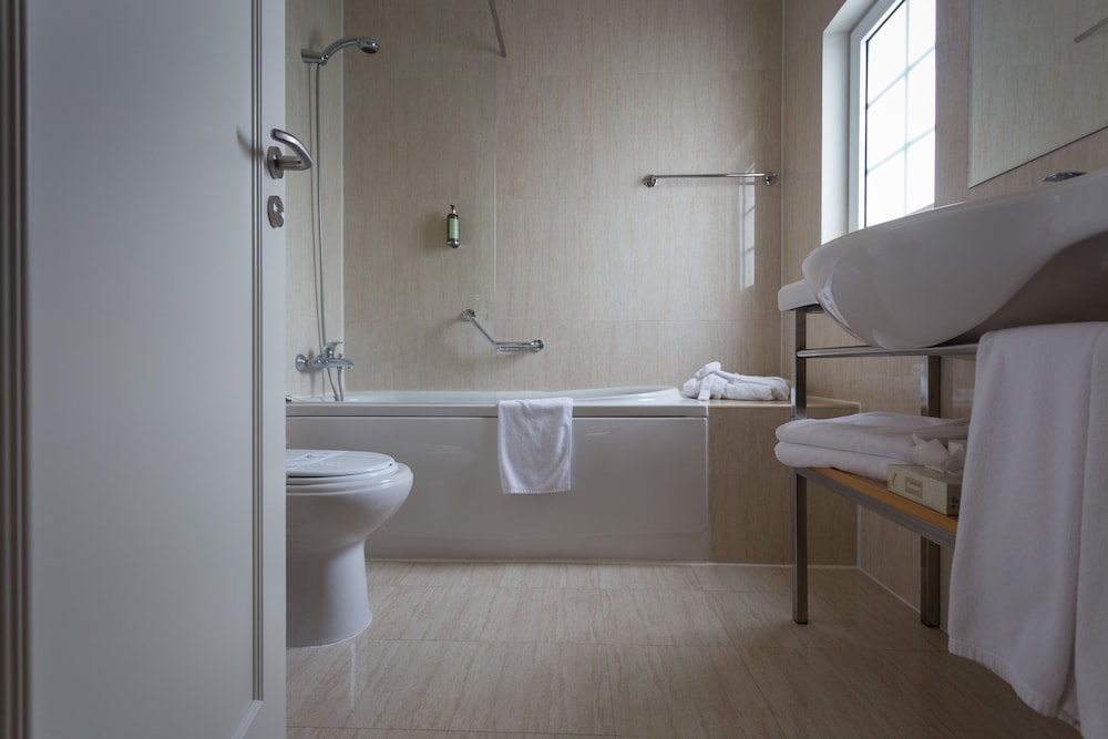 Superior Suite - Photo 15