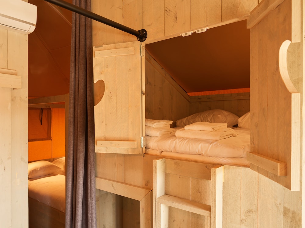 6 persons glamping tent