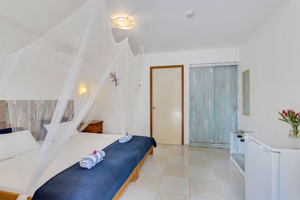 Classic Double Room, 2 Twin Beds, Non Smoking, Garden View photo 1
