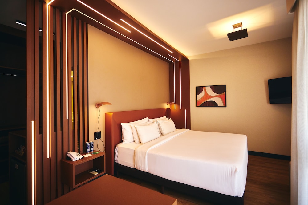 Luxury Room, 1 King Bed - Photo 1