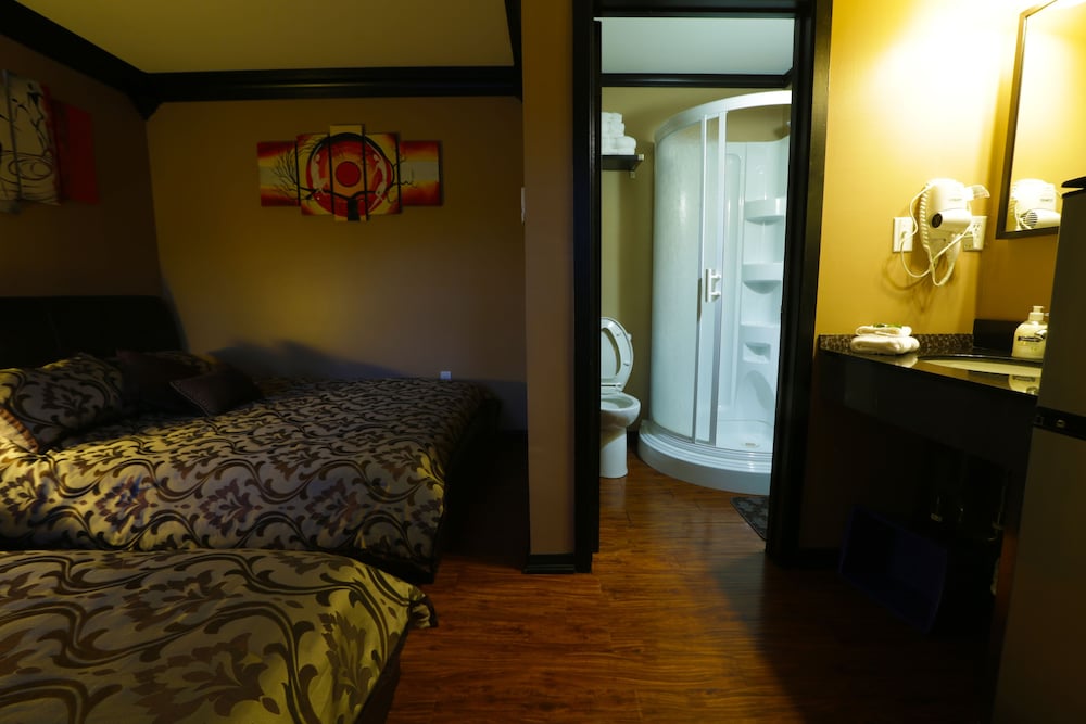 Room, 2 Queen Beds photo 2