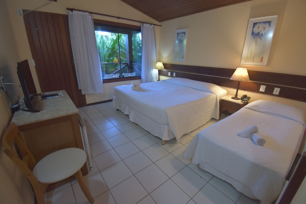 Economy Triple Room photo 2