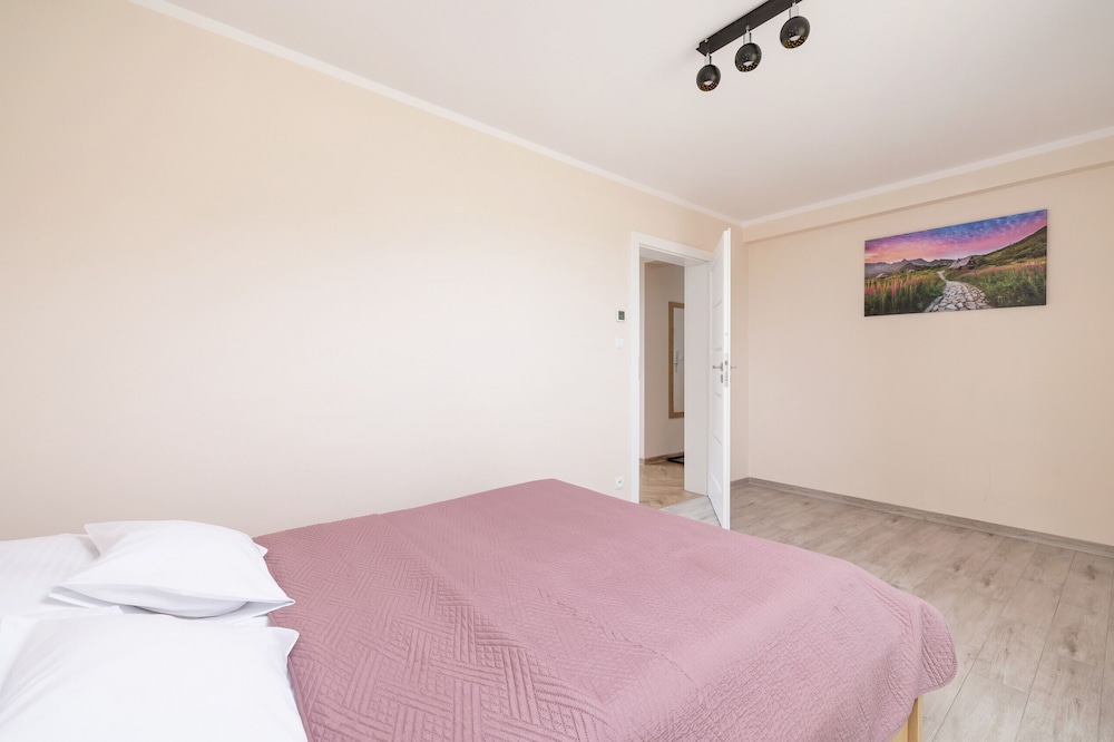 Apartment, 1 Bedroom, Balcony, Mountain View
