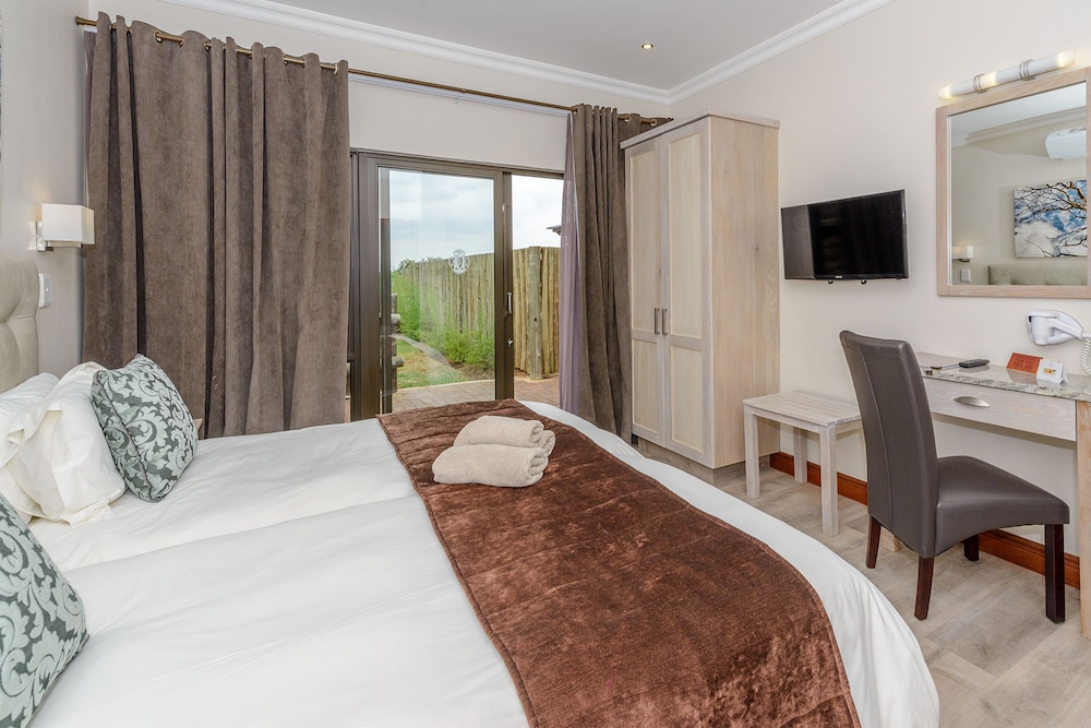 Three Bedroom Villa with Splash Pool photo 1