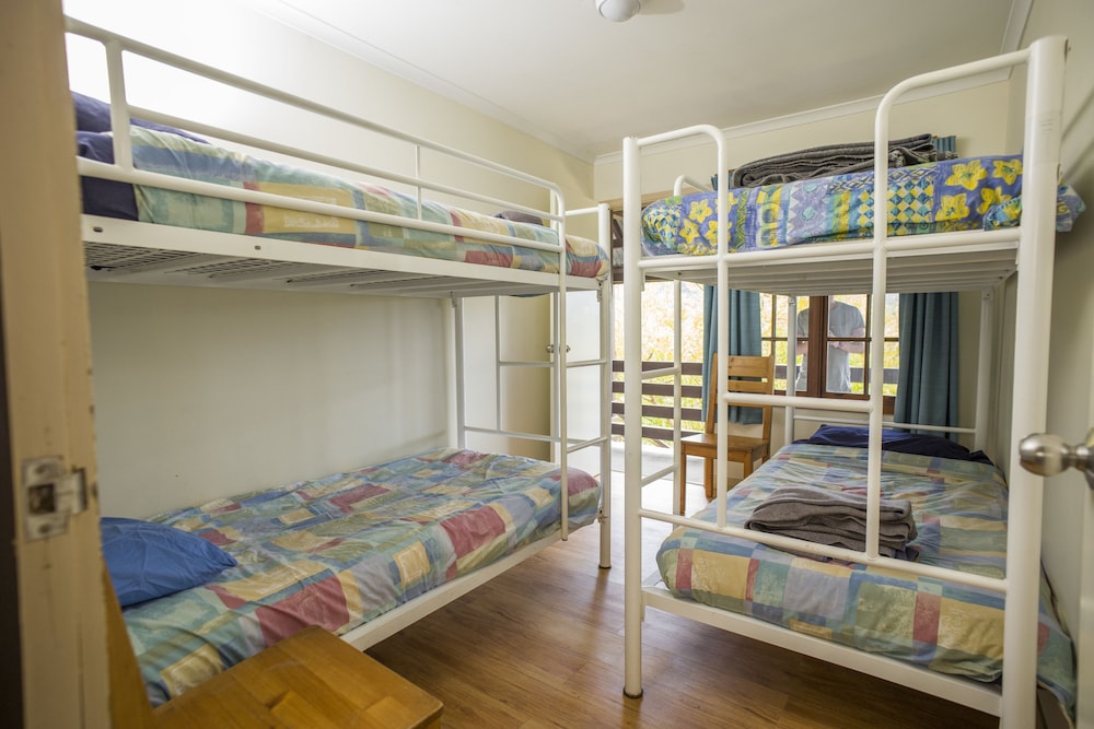 Bed in 4-Bed Mixed Dormitory with Shared Bathroom photo 2