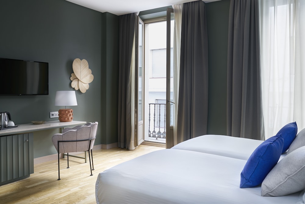 Standard Triple Room, Balcony