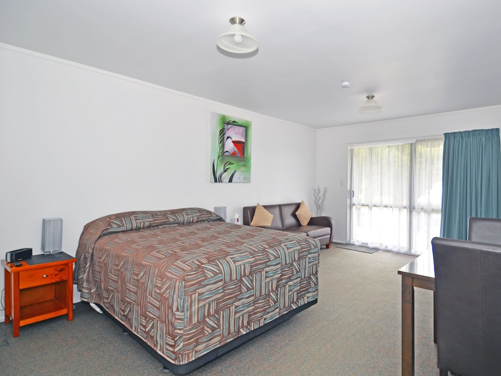 Superior Spacious Studio photo 1