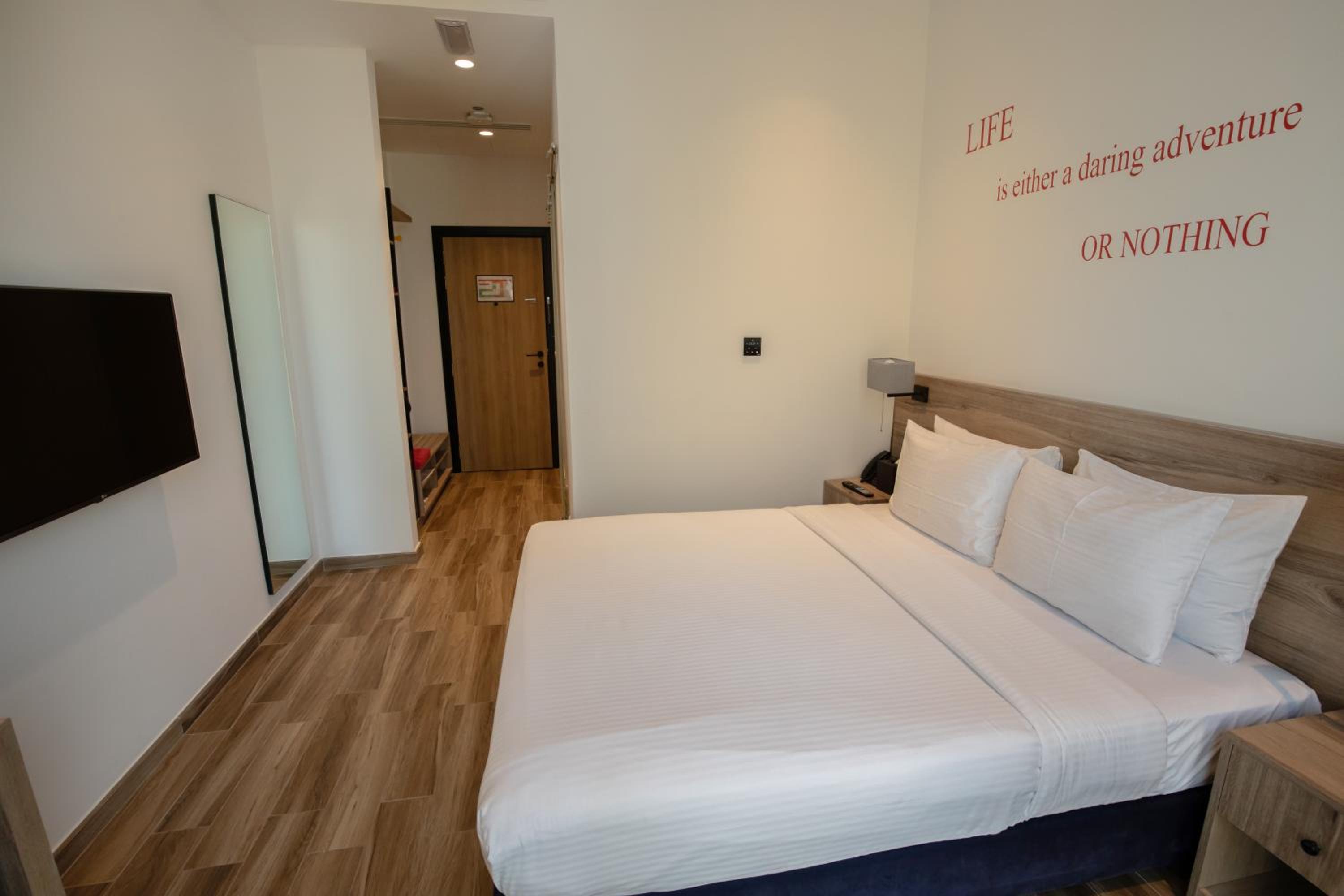 Deluxe Room King Bed with City View (includes 15% off F&B) photo 2