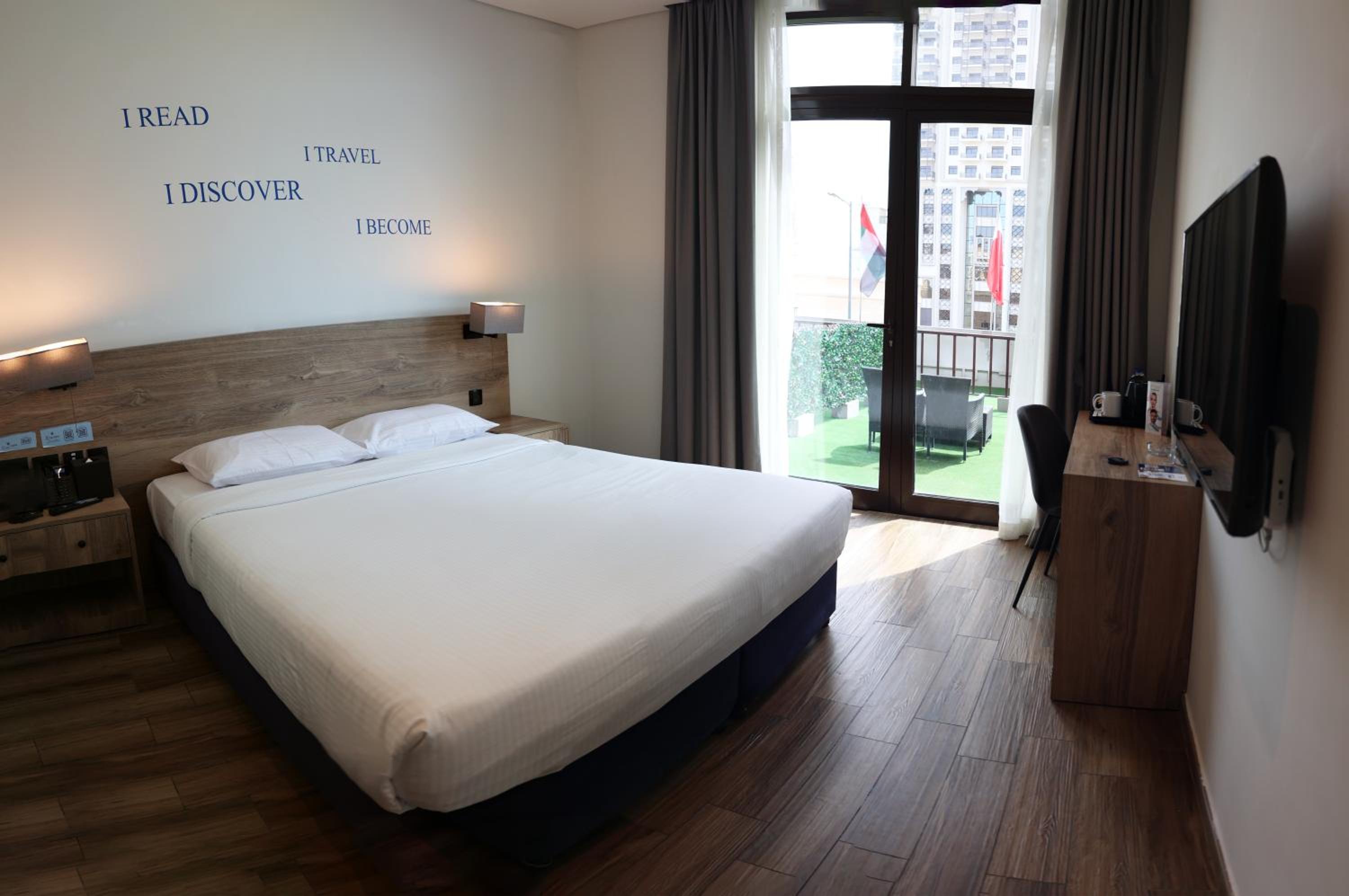 Deluxe King Room with Terrace (includes 15% off F&B) photo 2