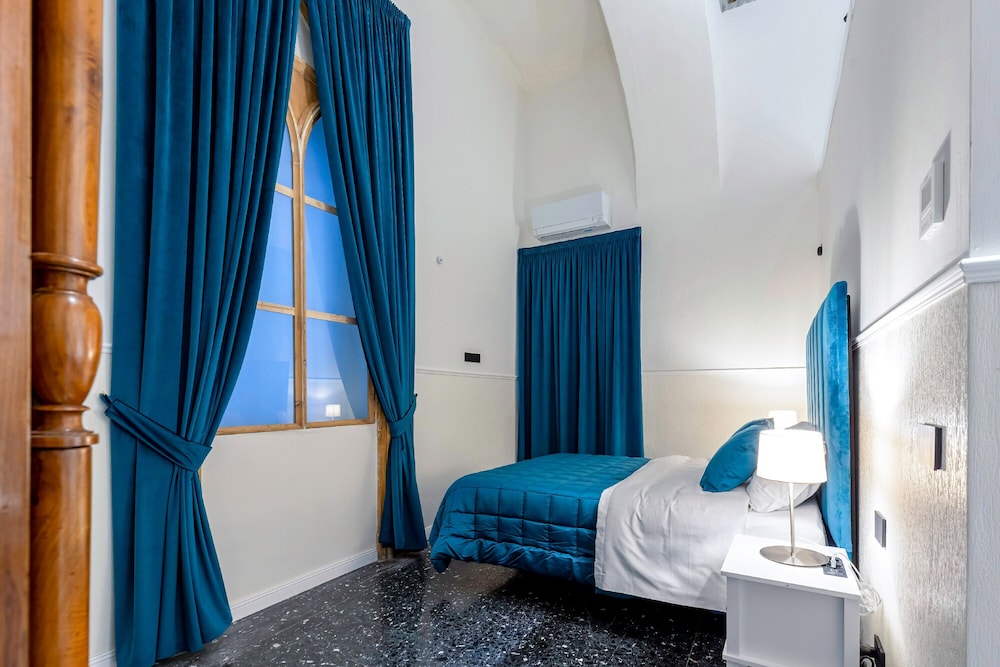 Family Studio Suite, Annex Building