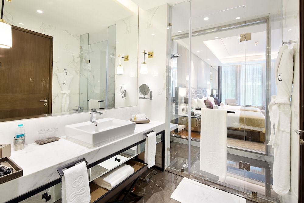 Deluxe Room - Photo 2