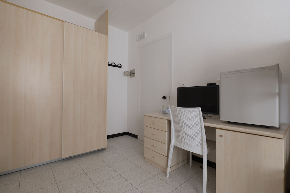 Basic Quadruple Room photo 3