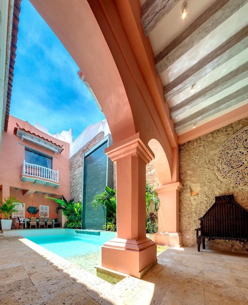 Premium House photo 1