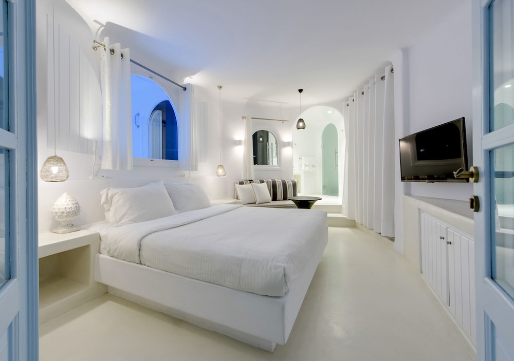 Honeymoon Suite - Photo 2