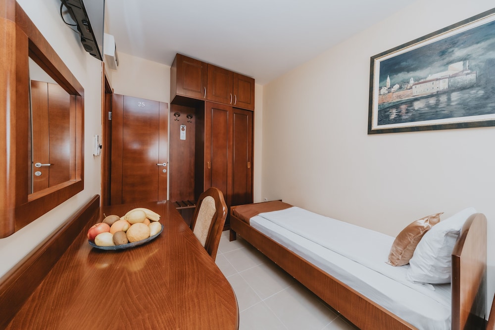 Economy Twin Room