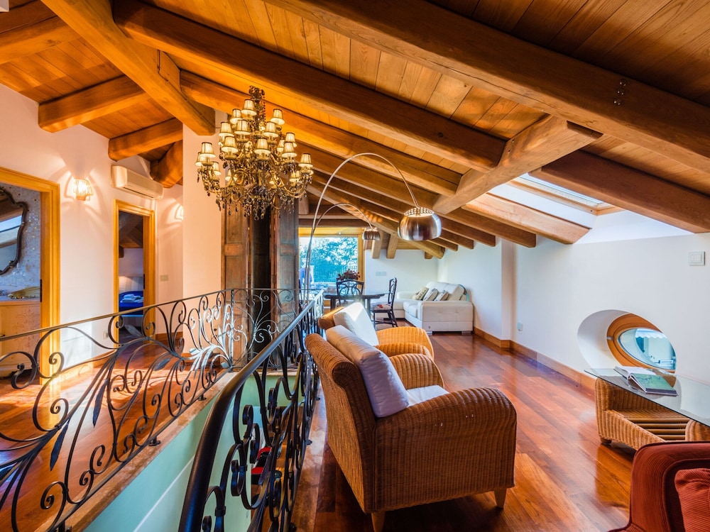 Villa photo 2