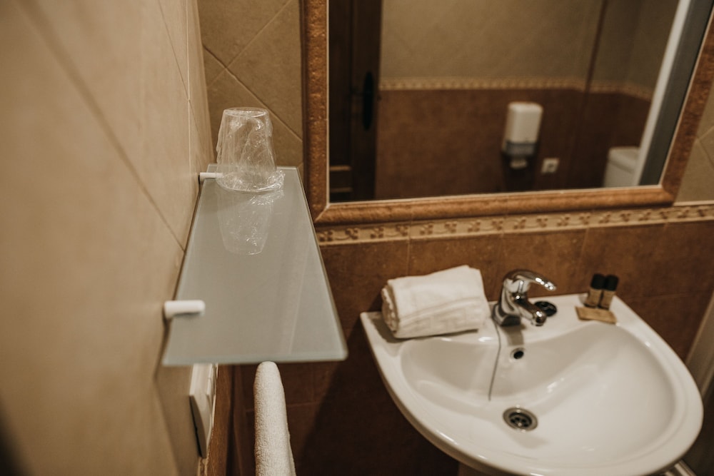 Superior Double or Twin Room - Photo 7