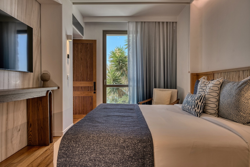 Junior Suite, Sea View (200m from the Main Hotel) photo 2