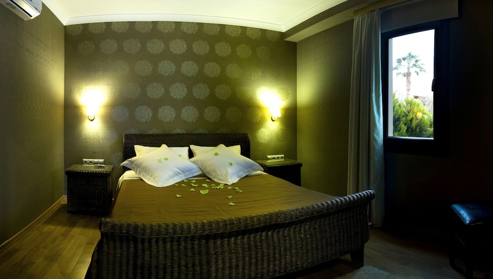 Two Bedroom Family Suite with Fireplace, Balcony & Sea View photo 1