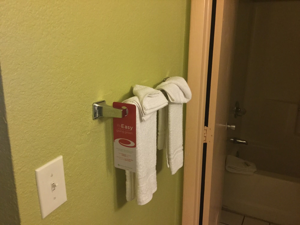 Standard Room, 1 King Bed, Non Smoking - Photo 15