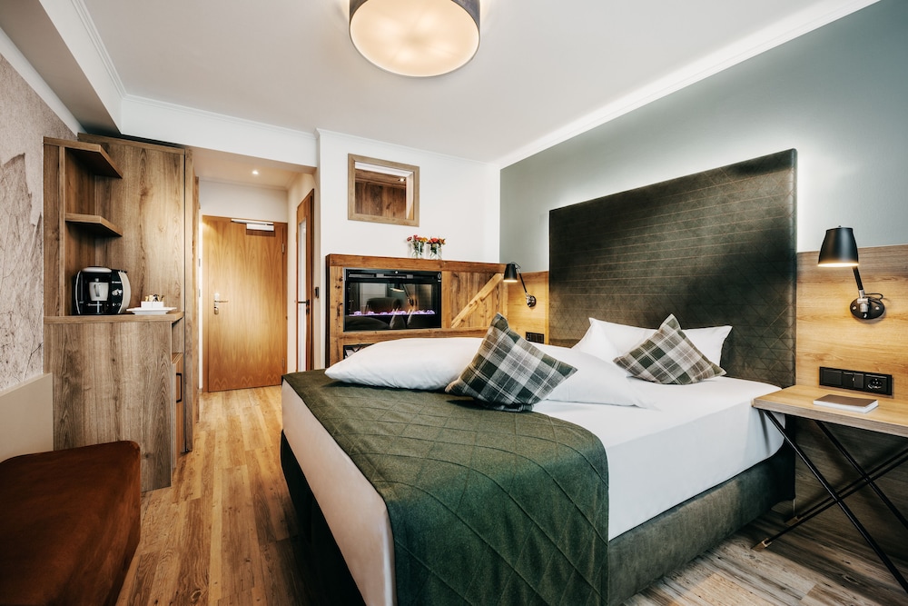 Single Room Grand Lit photo 1
