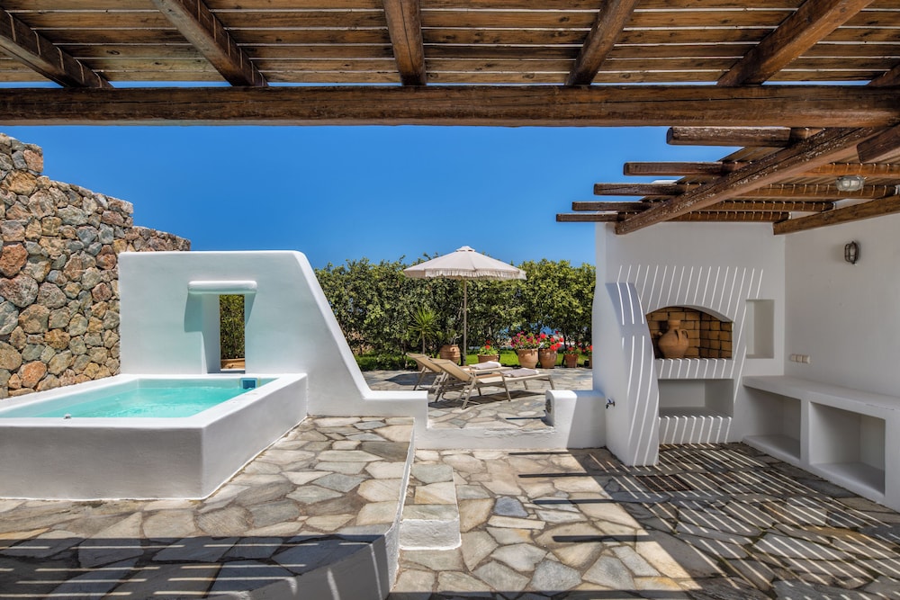 Suite with outdoor Hot Tub and Garden View - Photo 5